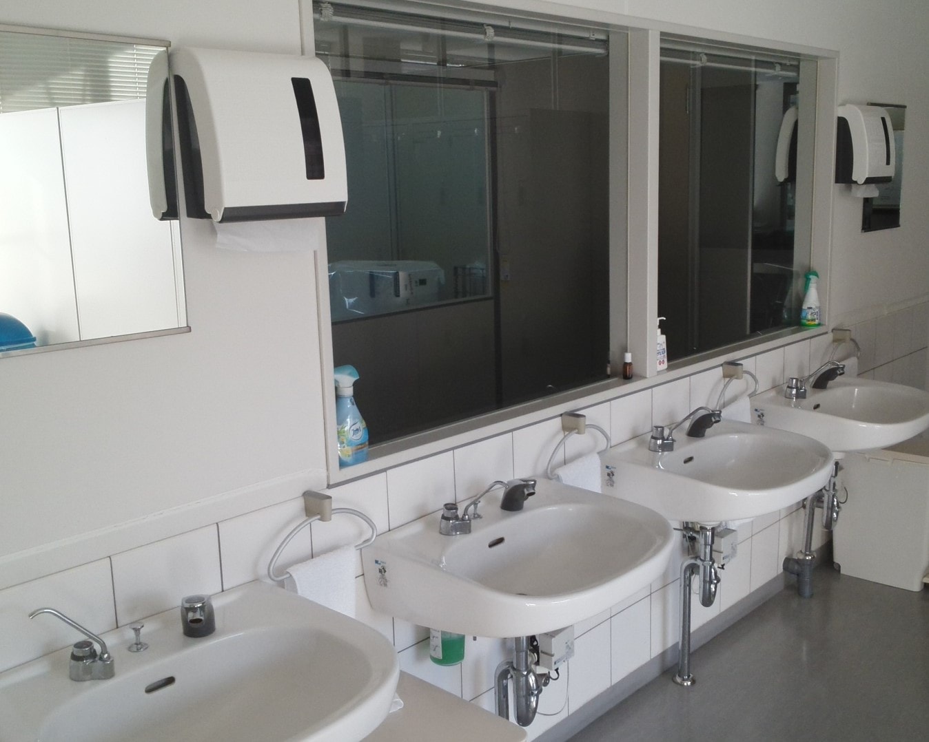 イトウ六ホールディングス株式会社｜シートカット機②